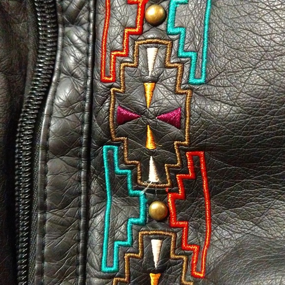 Union Bay Soft Leather Aztec Embroidery Design Purse - Picture 3 of 7